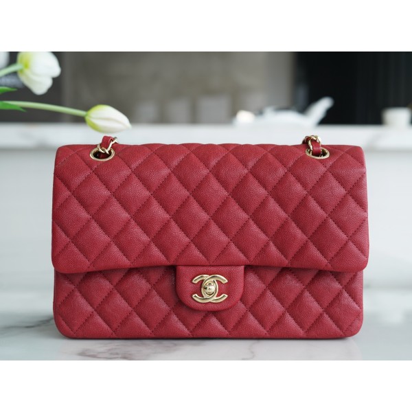 𝐂𝐇𝐀𝐍𝐄𝐋 Classic Flap washed cowhide is made from the most delicate newborn calves Washed fetal cow Medium Burgundy