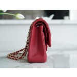 𝐂𝐇𝐀𝐍𝐄𝐋 Classic Flap washed cowhide is made from the most delicate newborn calves Washed fetal cow Medium Burgundy