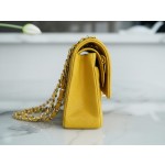 𝐂𝐇𝐀𝐍𝐄𝐋 Classic Flap washed cowhide is made from the most delicate newborn calves Washed fetal cow Medium Mango Yellow 🥭