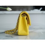 𝐂𝐇𝐀𝐍𝐄𝐋 Classic Flap washed cowhide is made from the most delicate calves just born washed fetal cow small lemon yellow 🍋