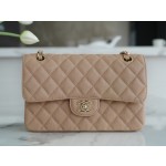 𝐂𝐇𝐀𝐍𝐄𝐋 Classic Flap washed cowhide is made from the most delicate calves just born Washed fetal cow small Khaki 🍂