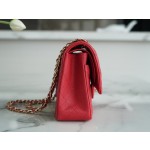 𝐂𝐇𝐀𝐍𝐄𝐋 Classic Flap washed cowhide is made from the most delicate calves just born Washed fetal cow Medium Large red ❤