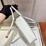 𝐏𝐑𝐀𝐃𝐀 Large Toilet Bag 1BA330