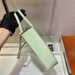 𝐏𝐑𝐀𝐃𝐀 Large Toilet Bag 1BA330