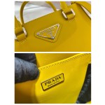 𝐏𝐑𝐀𝐃𝐀 Small Towing Bag 1BA331