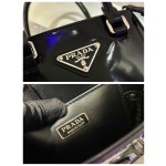 𝐏𝐑𝐀𝐃𝐀 Small Towing Bag 1BA331