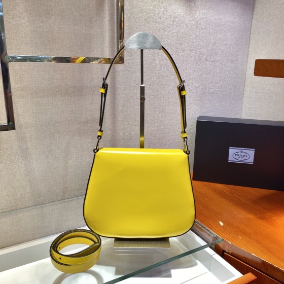 𝐏𝐑𝐀𝐃𝐀 Large flap w/ double shoulder strap 1BD303