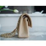 𝐂𝐇𝐀𝐍𝐄𝐋 Classic Flap washed cowhide is made from the most delicate newborn calf Washed fetal cow Small Champagne apricot 🥂