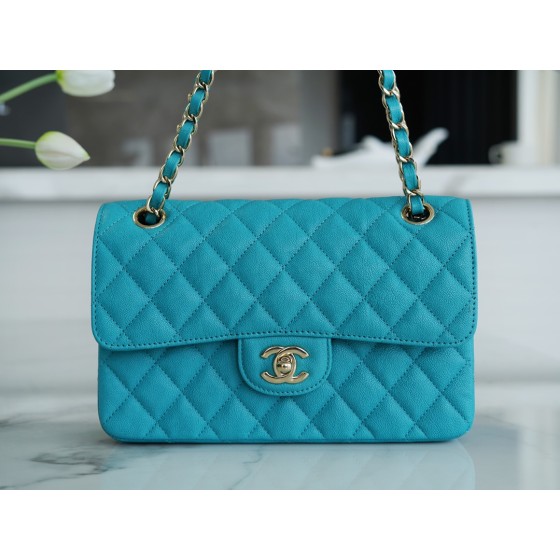 𝐂𝐇𝐀𝐍𝐄𝐋 Classic Flap washed cowhide is made from the most delicate calves just born washed fetal cow small 🦚 peacock blue