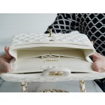 𝐂𝐇𝐀𝐍𝐄𝐋 Classic Flap washed cowhide is made from the most delicate newborn calves washed fetal calf small milkshake white🍦