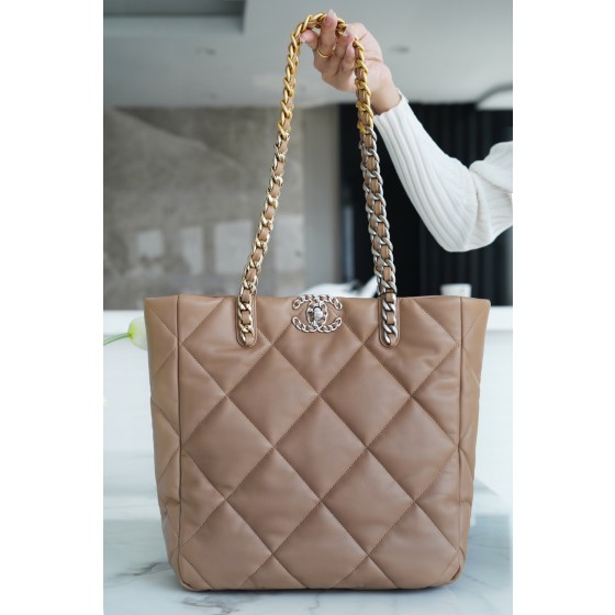 𝗖𝗛𝗔𝗡𝗘𝗟 𝟮𝟮𝗕 19𝑩𝑨𝑮 𝑻𝒐𝒕𝒆 Italy 🇮🇹 Level 1 [Box] Lambskin 🐑 Genuine Leather Apricot