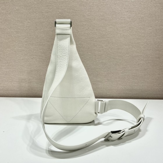 𝐏𝐑𝐀𝐃𝐀  New Chest Bag 2VZ092