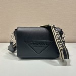 𝐏𝐑𝐀𝐃𝐀 Crossbody bag 2VD046
