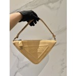 𝐏𝐑𝐀𝐃𝐀 Triangular bag 1NQ043