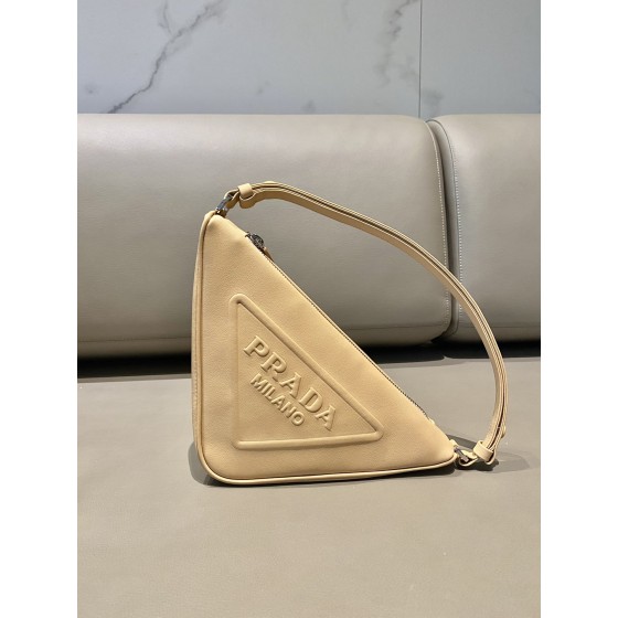 𝐏𝐑𝐀𝐃𝐀 Triangular bag 1NQ043