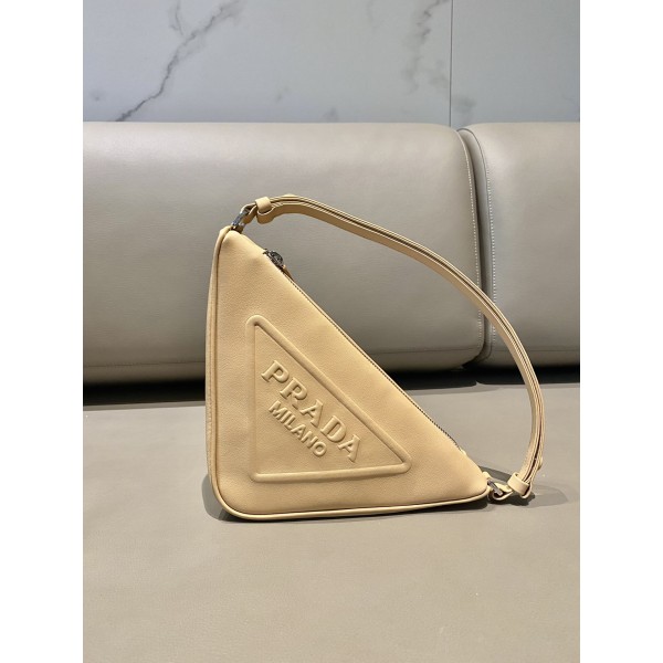 𝐏𝐑𝐀𝐃𝐀 Triangular bag 1NQ043