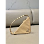 𝐏𝐑𝐀𝐃𝐀 Triangular bag 1NQ043