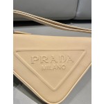 𝐏𝐑𝐀𝐃𝐀 Triangular bag 1NQ043