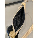 𝐏𝐑𝐀𝐃𝐀 Triangular bag 1NQ043