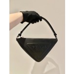 𝐏𝐑𝐀𝐃𝐀 Triangular bag 1NQ043