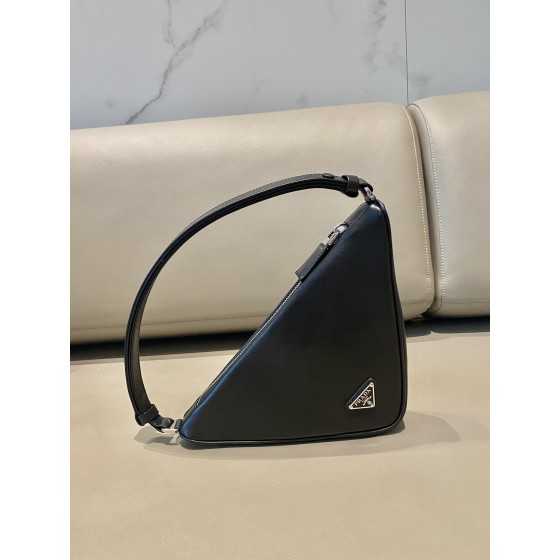 𝐏𝐑𝐀𝐃𝐀 Triangular bag 1NQ043