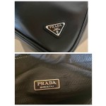 𝐏𝐑𝐀𝐃𝐀 Triangular bag 1NQ043