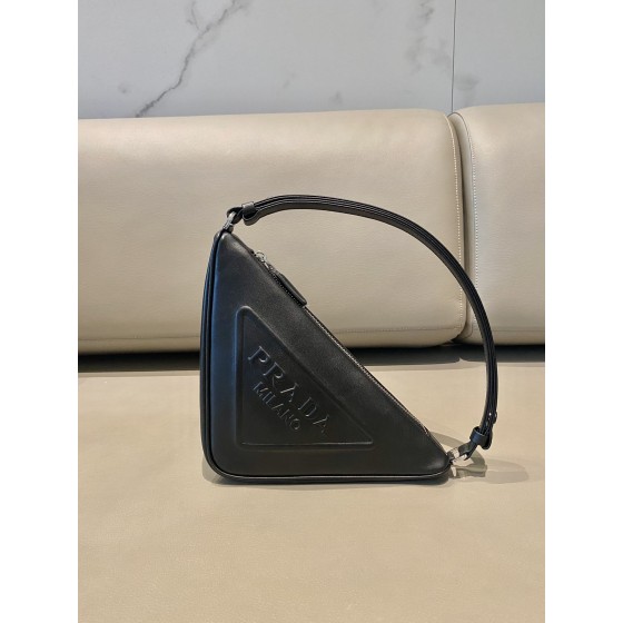𝐏𝐑𝐀𝐃𝐀 Triangular bag 1NQ043