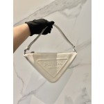 𝐏𝐑𝐀𝐃𝐀 Triangular bag 1NQ043