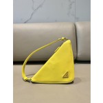 𝐏𝐑𝐀𝐃𝐀 Triangular bag 1NQ043