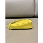 𝐏𝐑𝐀𝐃𝐀 Triangular bag 1NQ043