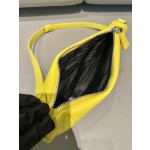 𝐏𝐑𝐀𝐃𝐀 Triangular bag 1NQ043