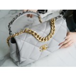 𝗖𝗛𝗔𝗡𝗘𝗟 ❶❾ 𝗕𝗔𝗚 Original lambskin series ❥ Genuine leather ❥ Medium ❥New fall and winter color light gray 🐘