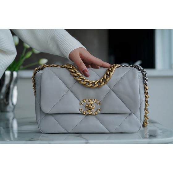 𝗖𝗛𝗔𝗡𝗘𝗟 ❶❾ 𝗕𝗔𝗚 Original Lambskin Series ❥ Genuine Leather ❥ Small ❥ Light Grey 🐘