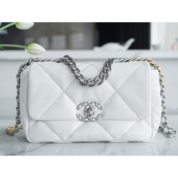 𝗖𝗛𝗔𝗡𝗘𝗟 ❶❾ 𝗕𝗔𝗚 Original Lambskin Series ❥ Genuine Leather ❥ Small ❥ Fairy White Silver Buckle 💭