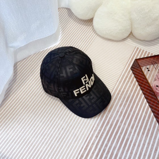 Fendi spring and summer new satin fabric double F presbyopia baseball cap