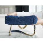 𝗖𝗛𝗔𝗡𝗘𝗟 ❶❾ 𝗕𝗔𝗚 Original denim fabric series ❥ Washed vintage process ❥ Medium ❥ Denim blue 🧢