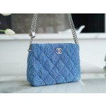 𝐂𝐇𝐀𝐍𝐄𝐋 HOBO bag 23P spring and summer new love heart adjustable buckle denim blue