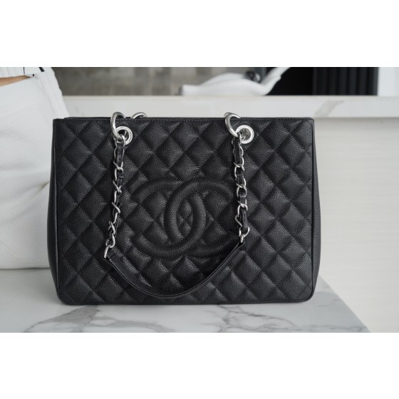 𝐂𝐇𝐀𝐍𝐄𝐋 Classic of 𝑮𝒓𝒂𝒏𝒅 𝑺𝒉𝒐𝒑𝒑𝒊𝒏𝒈 𝑻𝒐𝒕𝒆 (short for ɢsᴛ) 🅶🆂🆃 ✦ Shopping Bag Caviar Black Silver