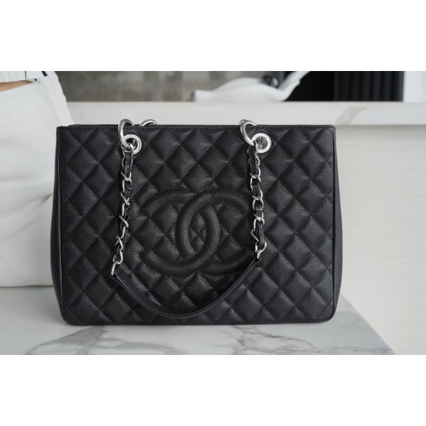 𝐂𝐇𝐀𝐍𝐄𝐋 Classic of 𝑮𝒓𝒂𝒏𝒅 𝑺𝒉𝒐𝒑𝒑𝒊𝒏𝒈 𝑻𝒐𝒕𝒆 (short for ɢsᴛ) 🅶🆂🆃 ✦ Shopping Bag Caviar Black Silver