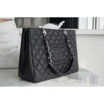𝐂𝐇𝐀𝐍𝐄𝐋 Classic of 𝑮𝒓𝒂𝒏𝒅 𝑺𝒉𝒐𝒑𝒑𝒊𝒏𝒈 𝑻𝒐𝒕𝒆 (short for ɢsᴛ) 🅶🆂🆃 ✦ Shopping Bag Caviar Black Silver