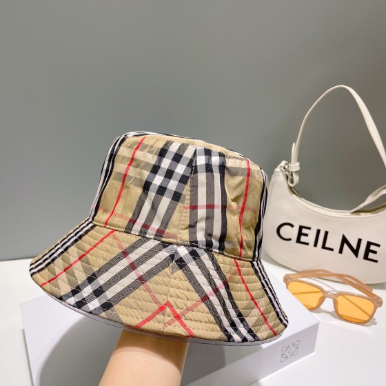 (Burberry) bucket hat