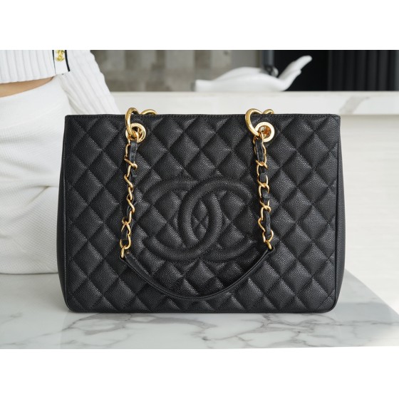 𝐂𝐇𝐀𝐍𝐄𝐋 Classic of 𝑮𝒓𝒂𝒏𝒅 𝑺𝒉𝒐𝒑𝒑𝒊𝒏𝒈 𝑻𝒐𝒕𝒆 (short for ɢsᴛ) 🅶🆂🆃 ✦ Shopping Bag Caviar Black Gold