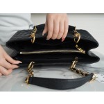 𝐂𝐇𝐀𝐍𝐄𝐋 Classic of 𝑮𝒓𝒂𝒏𝒅 𝑺𝒉𝒐𝒑𝒑𝒊𝒏𝒈 𝑻𝒐𝒕𝒆 (short for ɢsᴛ) 🅶🆂🆃 ✦ Shopping Bag Caviar Black Gold