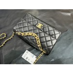 𝗖𝗛𝗔𝗡𝗘𝗟✦ 23p Letter Chain Mouth Flap Bag Genuine Leather