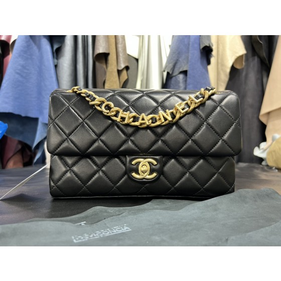 𝗖𝗛𝗔𝗡𝗘𝗟✦ 23p Letter Chain Mouth Flap Bag Genuine Leather