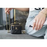 𝗖𝗛𝗔𝗡𝗘𝗟 Spring/Summer 2021 New 𝑴𝒊𝒏𝒊 Box Bag Black