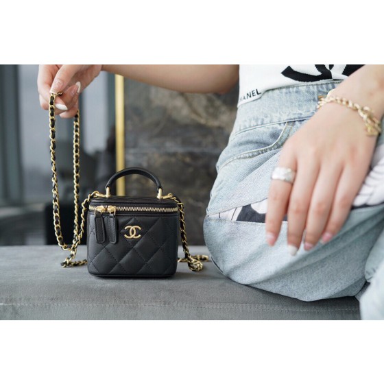 𝗖𝗛𝗔𝗡𝗘𝗟 Spring/Summer 2021 New 𝑴𝒊𝒏𝒊 Box Bag Black