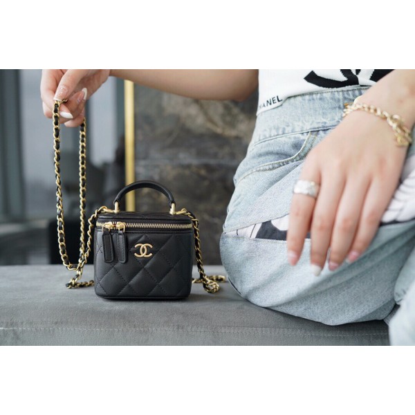𝗖𝗛𝗔𝗡𝗘𝗟 Spring/Summer 2021 New 𝑴𝒊𝒏𝒊 Box Bag Black