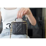 𝗖𝗛𝗔𝗡𝗘𝗟 Spring/Summer 2021 New 𝑴𝒊𝒏𝒊 Box Bag Black