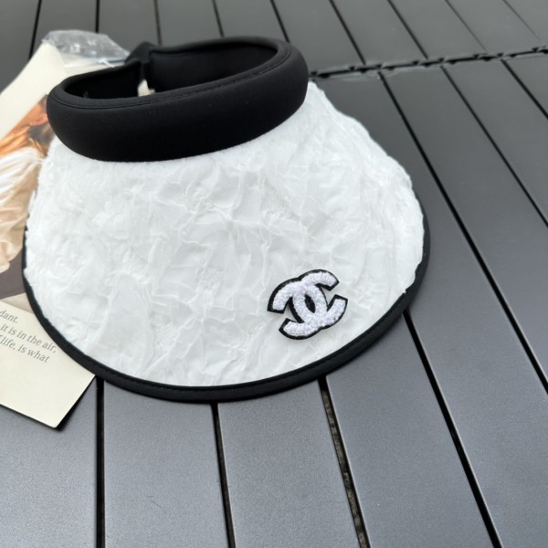 CHANEL empty top hat